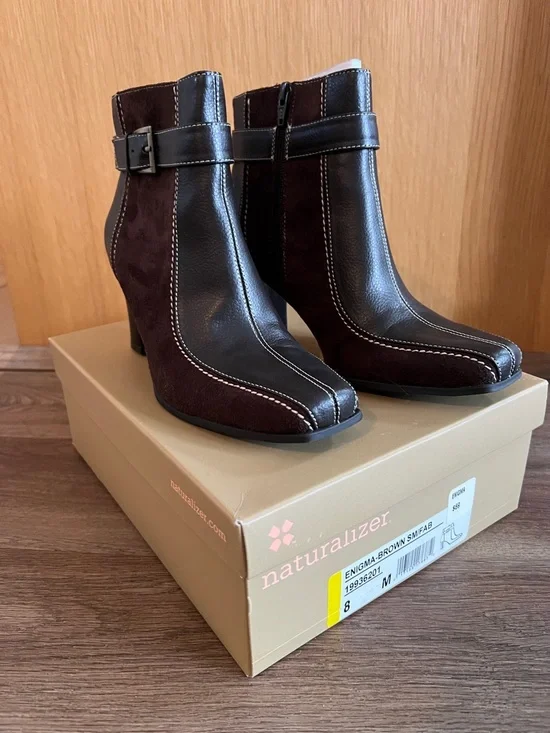 NWT Women Naturalizer Enigma Ankle Booties - Dark Brown - Size 8 - Picture 1 of 7